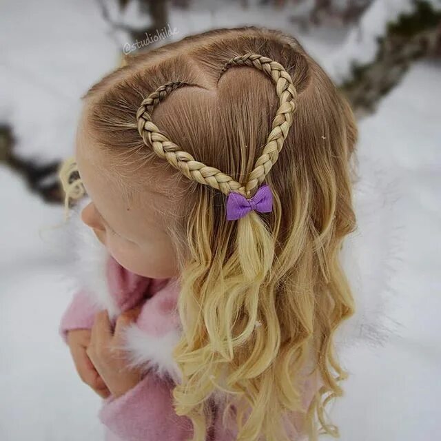 Прическа сердечко из косичек для девочек Hair style from @studiohilde - Hair styles from Instagram Valentines hairstyles,