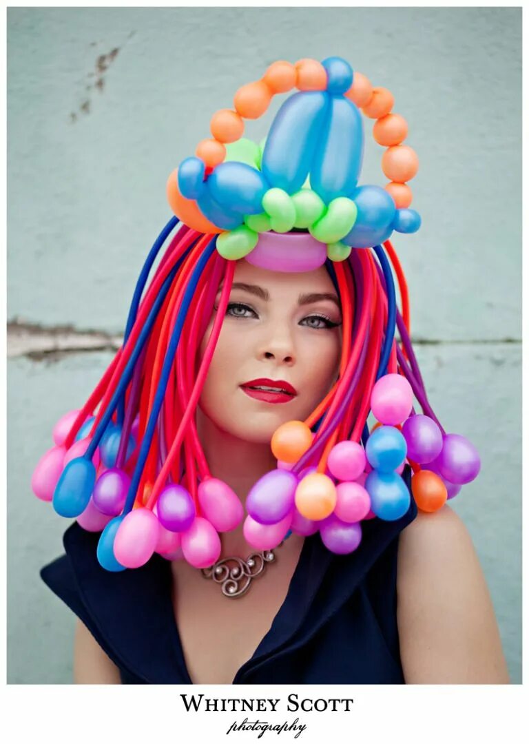 Прическа шарик женская Balloon hats. They’re all the rage in Paris. Balloon hat, Balloons, Fun balloons