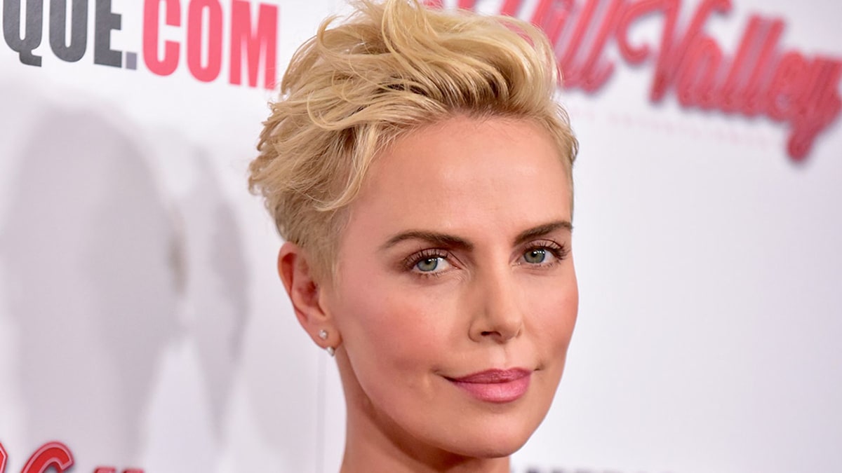 Прическа шарлиз терон фото Where does Charlize Theron live with her adopted daughters? HELLO!