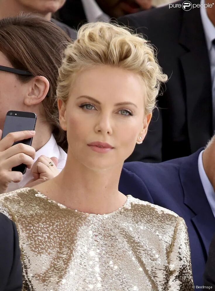 Прическа шарлиз терон фото Pin on Charlize Theron ❤