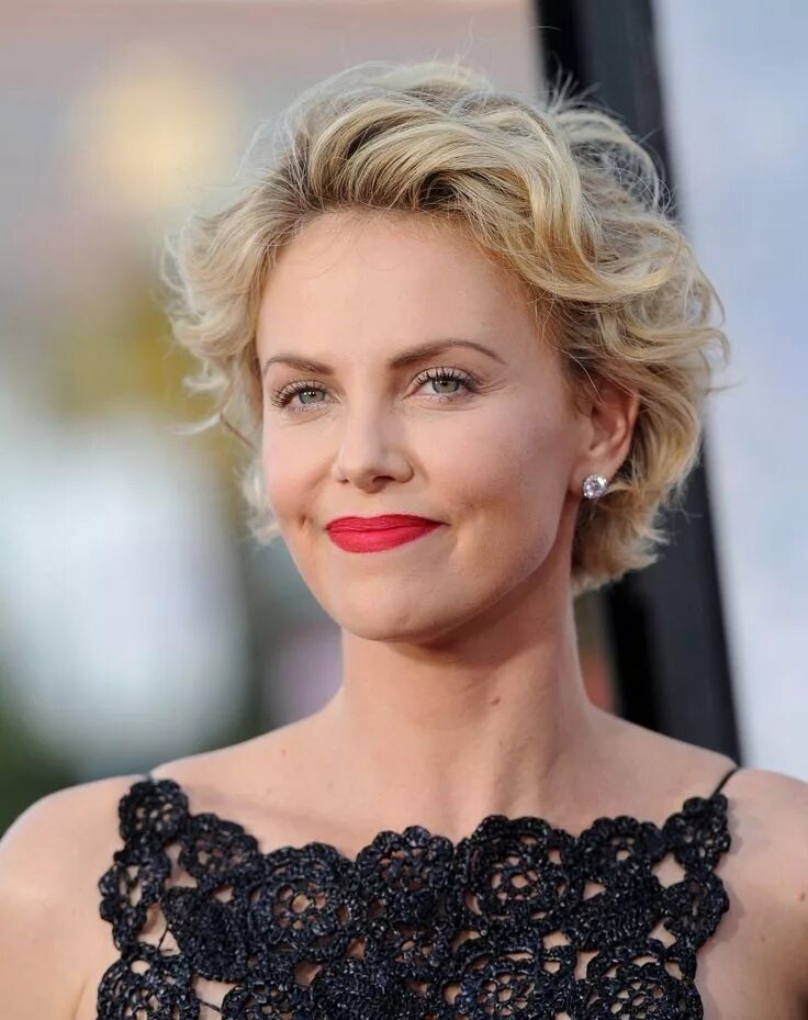 Прическа шарлиз терон фото Charlize Theron Photostream Korte kapsels krullend haar, Kapsels, Kort haar