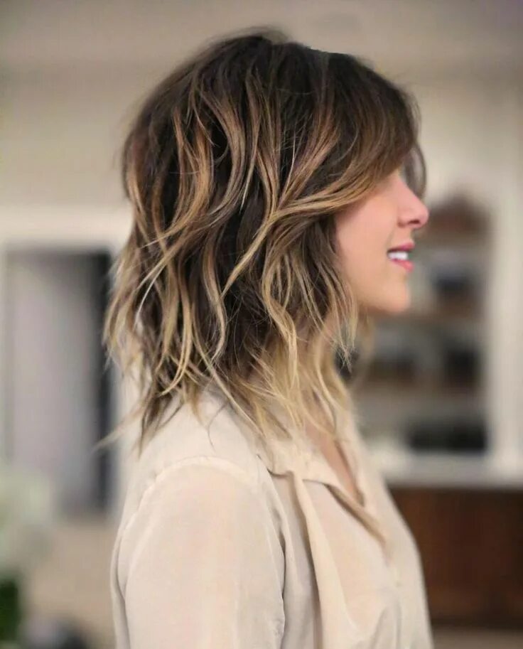 Прическа шегги на средние Balayage for Shoulder-Length Shag Medium shaggy hairstyles, Thick hair styles, M