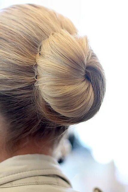 Прическа шишка Oscar de la Renta Bridal 2013 Hair, Hair inspiration, Hair styles