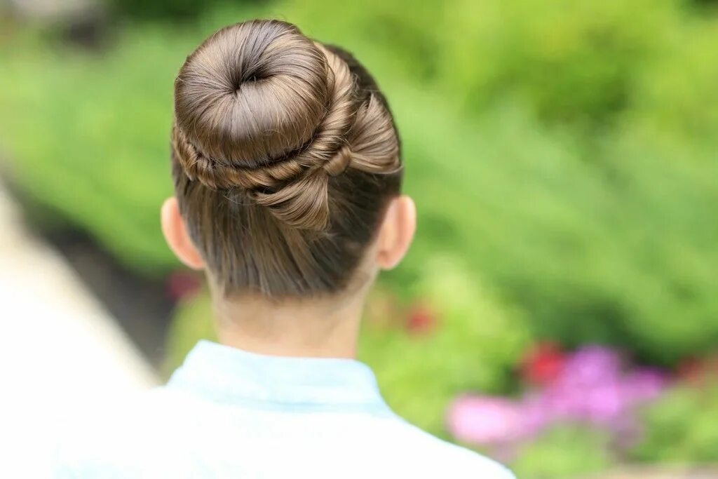 Прическа шишка на голове для девочки The Perfect Bow Bun Updo Bow hairstyle, Kids hairstyles, Pretty hairstyles