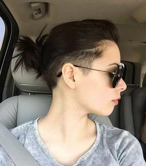 Прическа шторка для девочек Pin by Tia Lestari on Rambut pendek wanita in 2023 Undercut long hair, Undercut 