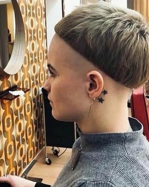 Прическа шторка для девочек @hairytobaldie on Instagram: "Wow, but too much hair on it... a shorter trim wou