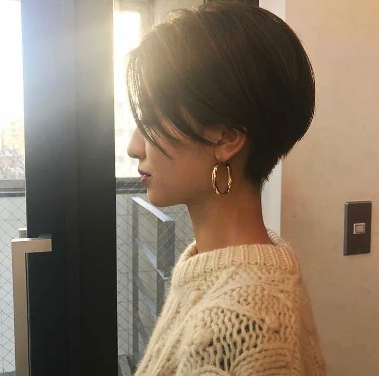 Прическа шторка женская на средние волосы Short bob hairstyle with fringe - female. Short hair cuts, Short hair styles, Ha