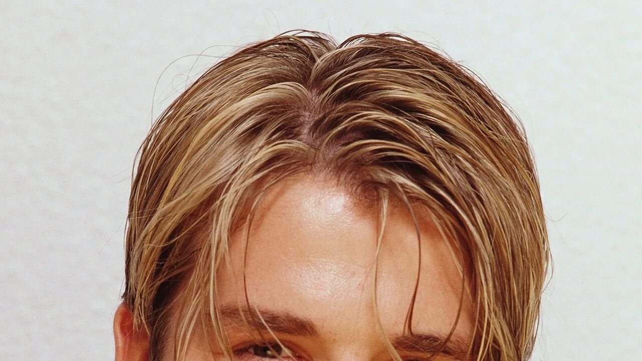 Прическа шторы на средние волосы Men's hair trend 90s - hair curtains Glamour UK