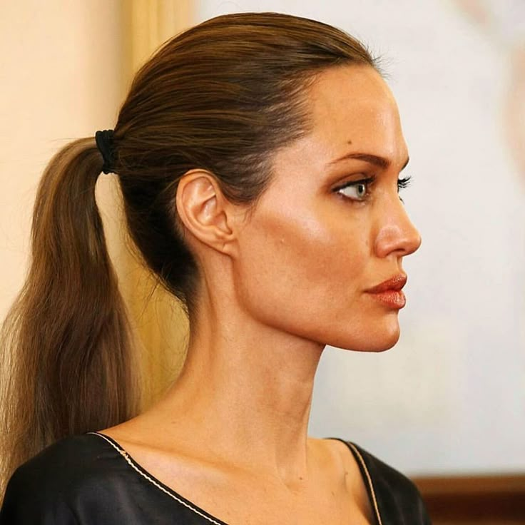 Прическа скула женская vjolie Angelina jolie hair, Angelina jolie makeup, Angelina jolie