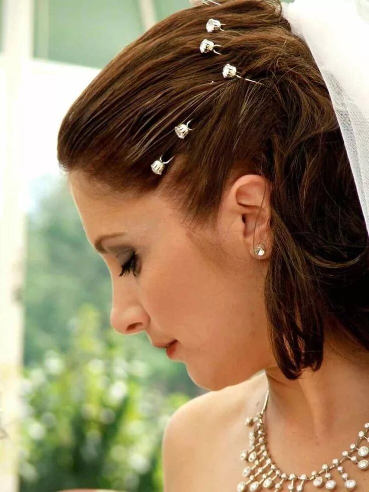 Прическа со стразами на короткие волосы Wedding Hairstyles For Short Hair With Tiara in 2019 Short wedding hair, Natural