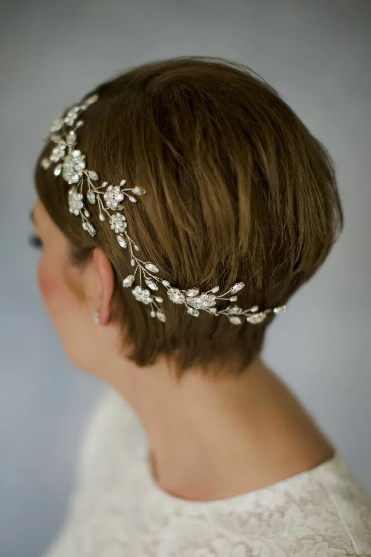 Прическа со стразами на короткие волосы Short hair wedding accessories for brides of all styles and tastes Short hair br