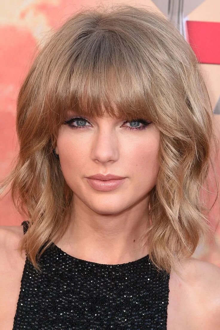 Прическа средней длины с челкой фото The Best Beauty Looks of the Week Taylor swift hair, Hair cuts, Shag haircut