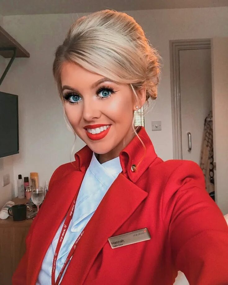 Прическа стюардессы на длинные Pin by Mark 1010 on Cabin Crew Flight attendant hair, Crew hair, Work hairstyles