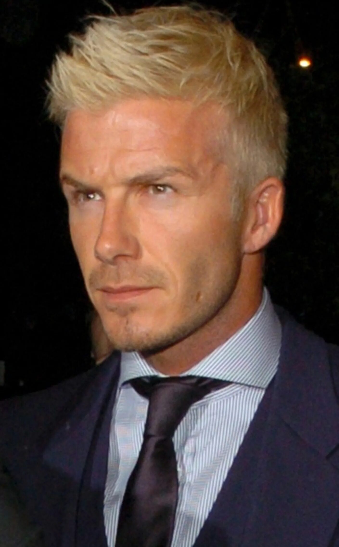 Прическа светлые фото David Beckham Bleached hair men, David beckham hairstyle, Blonde guys