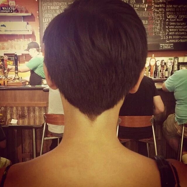 Прическа сзади коротко Back of pixie cut Short hair styles, Short hair cuts, Pixie hairstyles