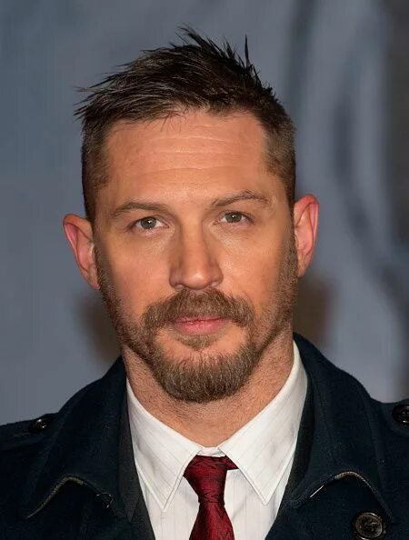 Прическа тома ト ム-ハ-デ ィ- Tom hardy haircut, Tom hardy beard, Tom hardy