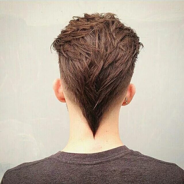 Прическа треугольник Pin by JavierElBarbero on Barberia y Peluqueria Undercut hairstyles, Hair styles