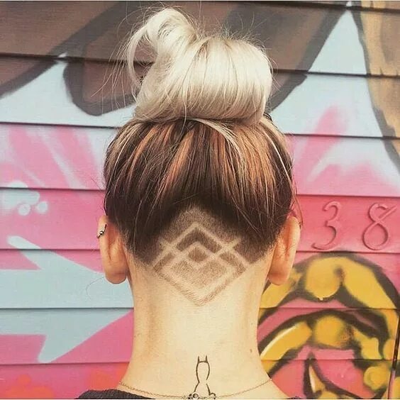 Прическа треугольником женская 45 Undercut Hairstyles with Hair Tattoos for Women Undercut long hair, Shaved ha