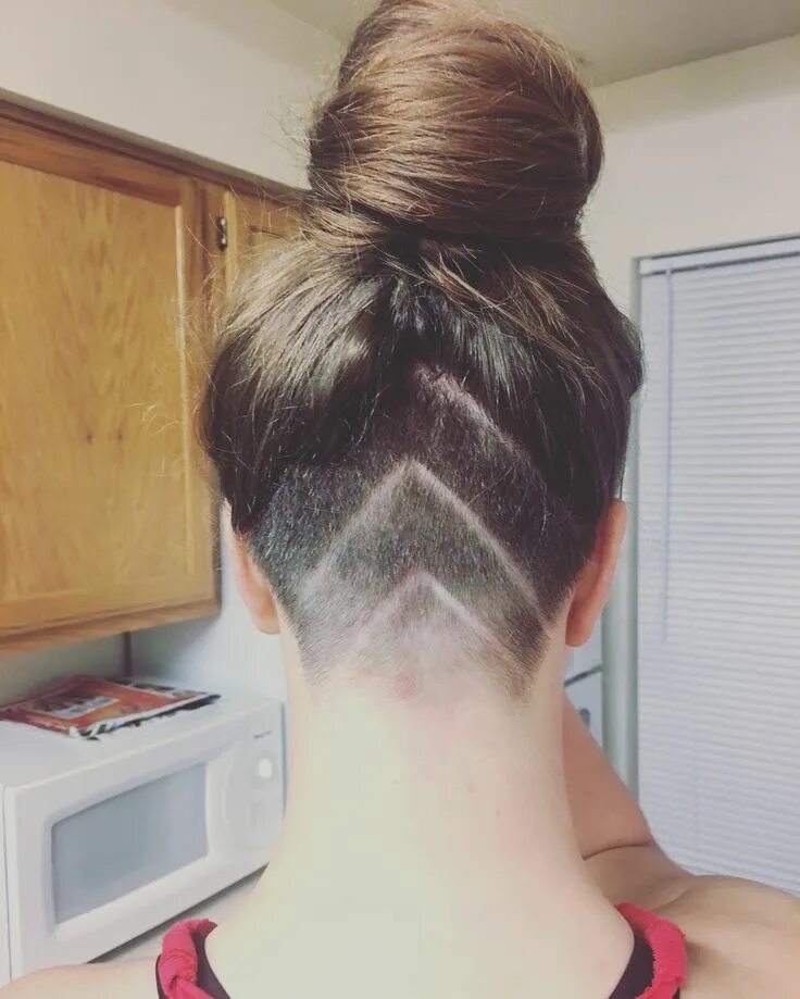 Прическа треугольником женская Undercut from Rendezvous Hair Salon Columbus, Ohio Dutt, Haare, Knoten