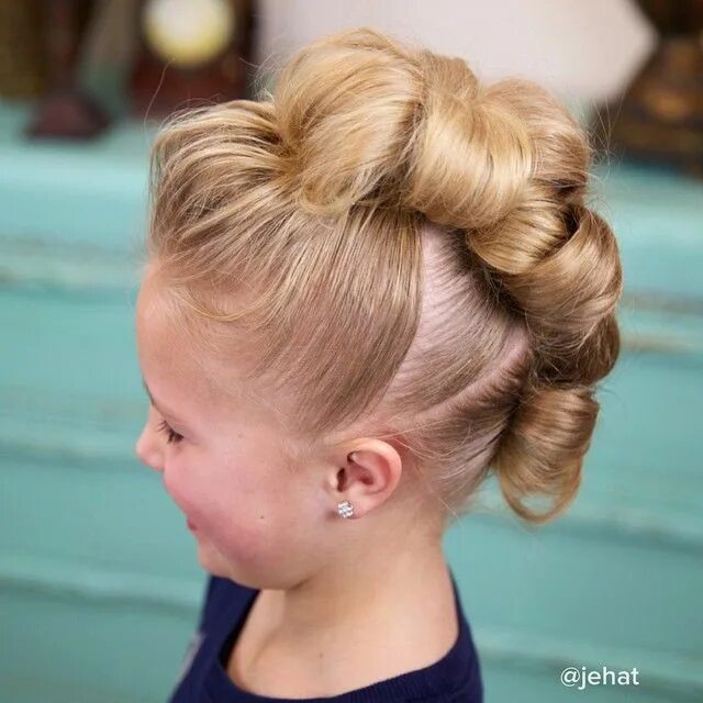 Прическа укладка для девочек Our Flower Bun Hawk Tutorial is live on... Baby girl hairstyles, Girl hairstyles