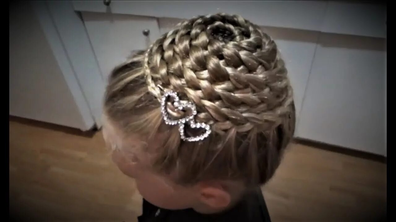 Прическа улитка для девочки Peinado trenzado "Caracol" Braided hairstyle "Snail" - YouTube