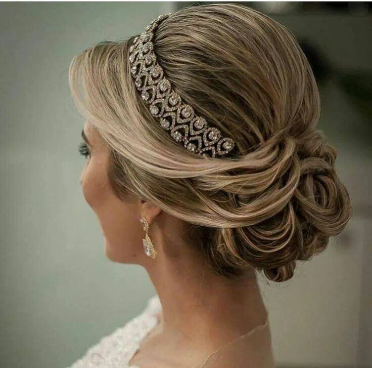 Прическа в греческом стиле на средние Pin de Khadidja em beauté Penteado noiva, Cabelo de noiva, Penteado noiva preso