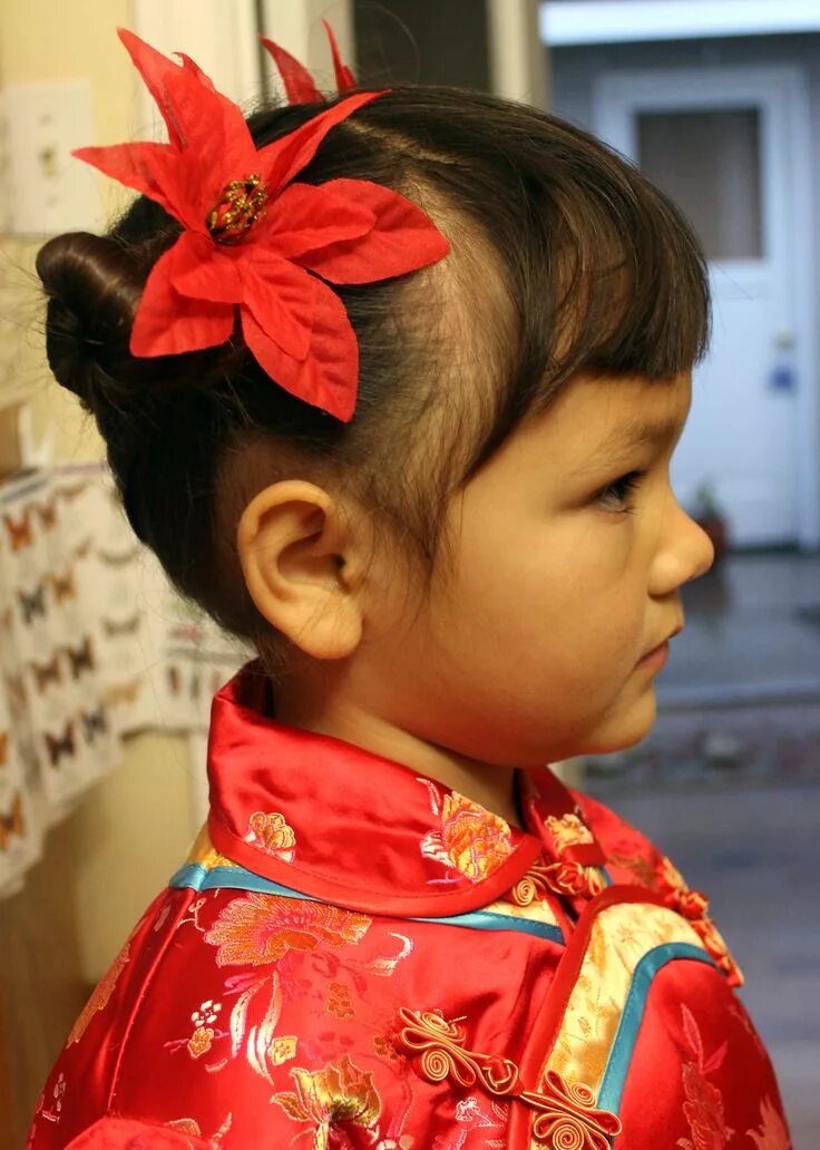 Прическа в китайском стиле для девочки Traditional Chinese child hairstyle Chinese hairstyle, Kids hairstyles, New year