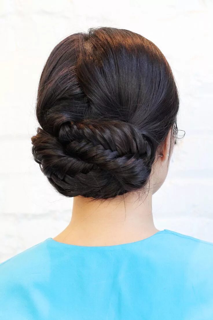 Прическа в офис на средние Goodbye, Boring Office Hair: These 3 DIY Looks Are Made For Your 9-to-5 Hair sty