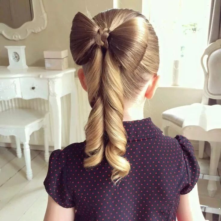 Прическа в школу на день рождения Hair styles, Little girl hairstyles, Flower girl hairstyles