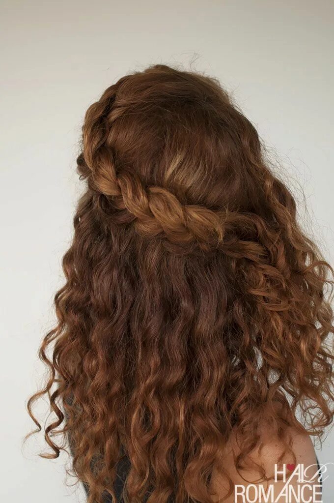 Прическа в школу на волнистые волосы Braid Hairs #braids #hairstyles #braidhairstyles Curly hair styles naturally, Cu