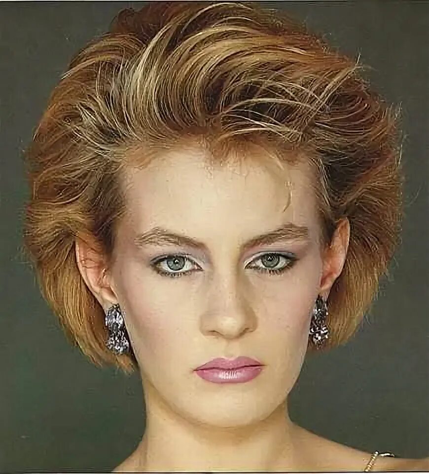 Прическа в стиле 90 на каре 80s hairstyle 112 80's hairstyle, 80s short hair, Short hair styles