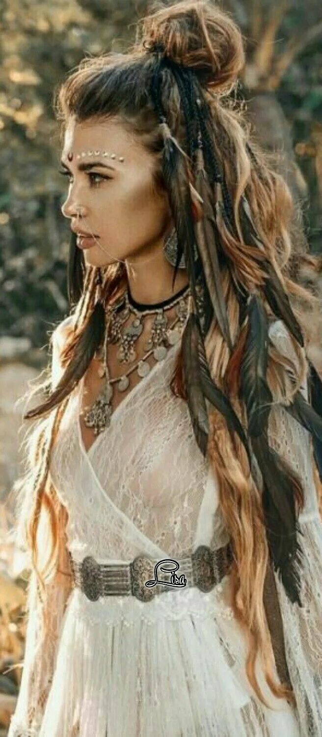 Прическа в стиле бохо на длинные волосы Pinterest Bohemian hairstyles, Boho hairstyles, Feathered hairstyles