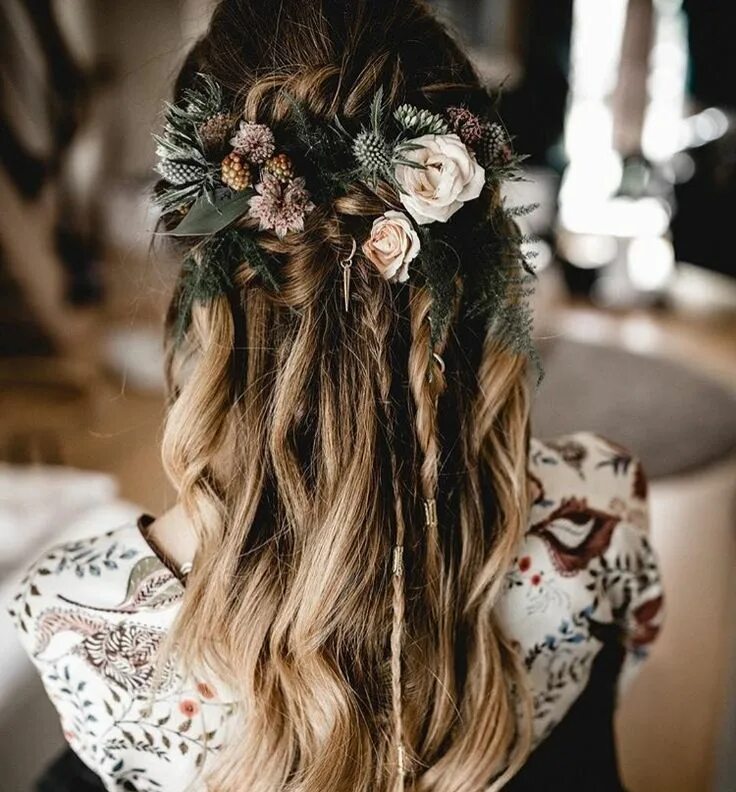 Прическа в стиле бохо на длинные волосы boho-hairstyles.com Braided hairstyles for wedding, Bohemian wedding hair, Hair 