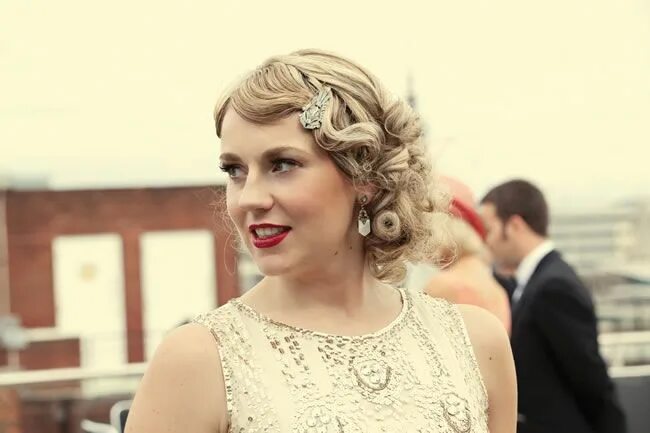 Прическа в стиле гэтсби фото How to get a 20s-inspired make-up look for your big day Bride hairstyles, Vintag