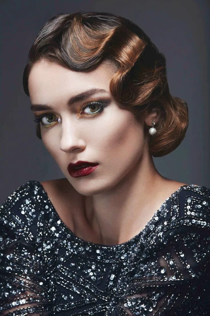 Прическа в стиле ретро женская From flapper bobs to beehives, vintage hairstyles look just as remarkable now as