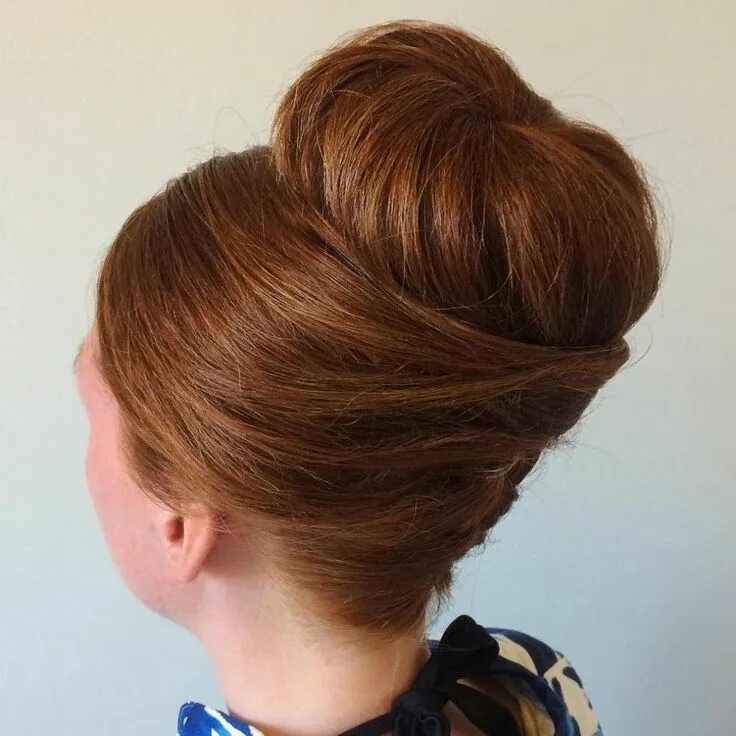 Прическа валик на короткие волосы 20 Volume-Boosting Sock Buns You'll Love to Try French twist hair, Sock bun hair