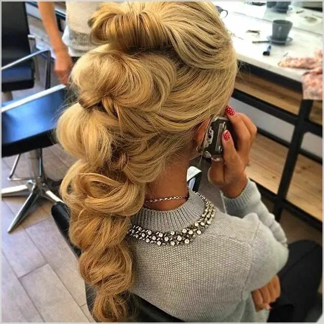 Прическа вечерняя косы длинные волосы We are introducing you with top 5 prom hairstyles which you may choose to use to