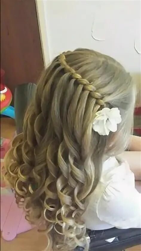 Прическа водопад для девочки Rope Waterfall Braid, by Sweethearts Hair Design:) Детские прически, Идеи для во