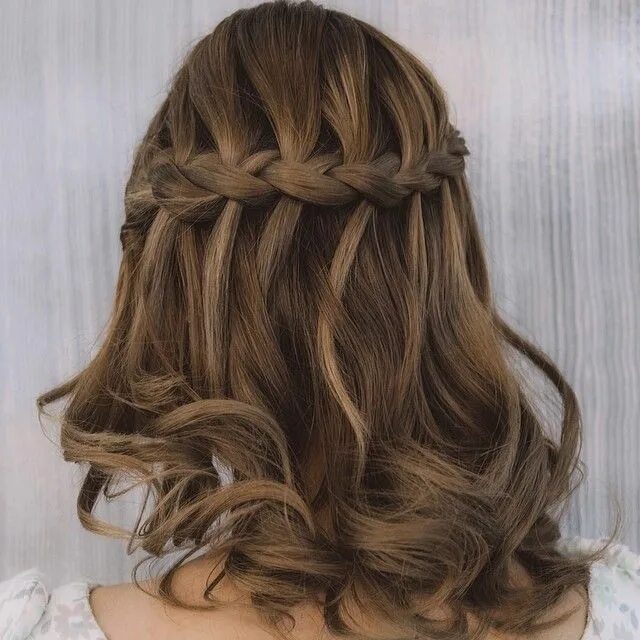 Прическа водопад на средние Pin by Sarah Joy Maganis on Hair and Make-Up Long hair styles, Hair styles, Hair