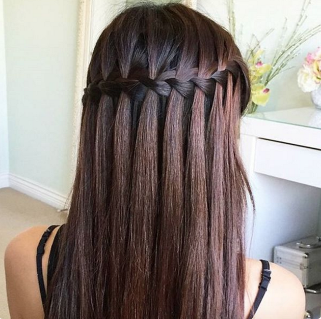 Прическа водопад на средние La tresse en cascade Idée coiffure cheveux long, Tuto coiffure cheveux long, Coi