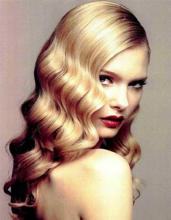 Прическа волна на средние волосы фото How lovely is this blonde bombshells hair ? Get the same gorgeous look for yours