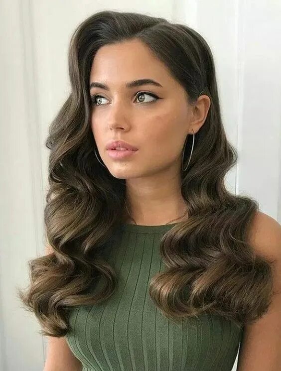 Прическа волны на длинные волосы coiffure longue ondulée brune Hair down styles, Evening hairstyles, Down hairsty