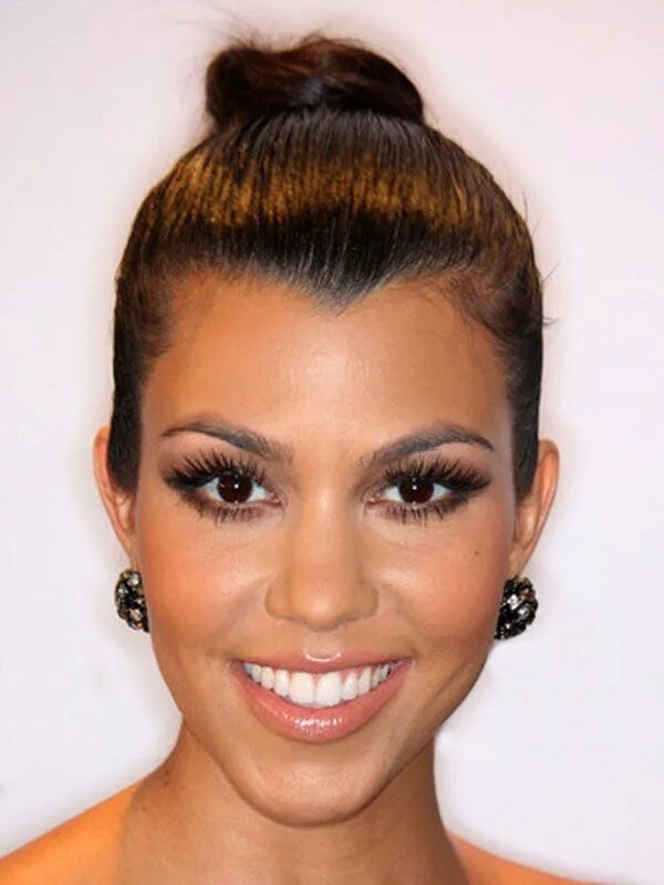 Прическа волосы на лбу im not the only courtney with a widow's peak but this kourtney can pull off any 