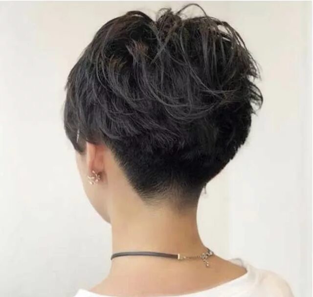 Прическа волосы на затылке very short pixie haircuts 2019 Thick hair pixie, Short hair styles pixie, Thick 