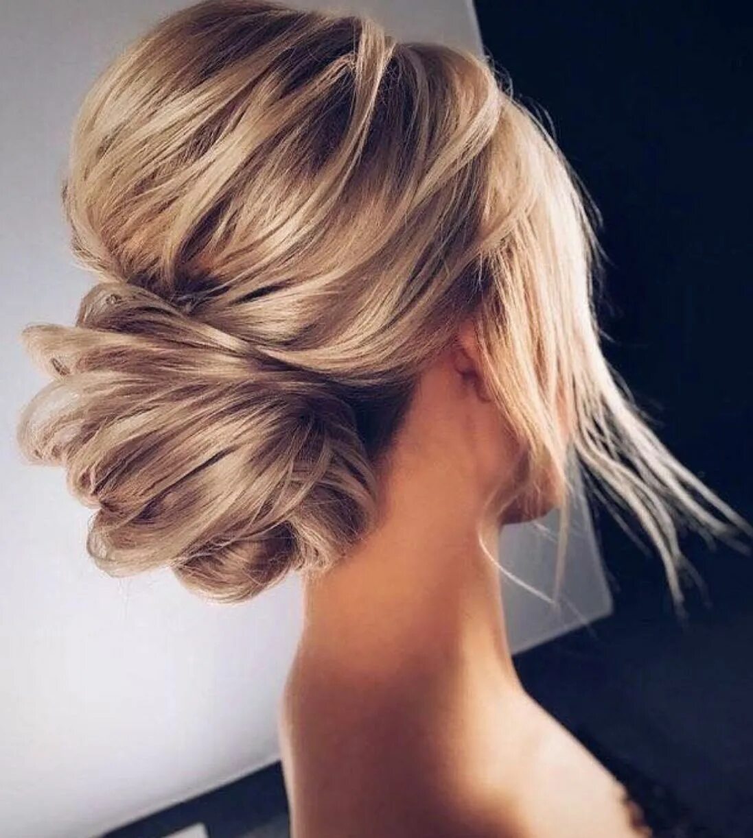 Прическа волосы сзади Pin on Прическа Long hair styles, Bridesmaid hair, Messy hair updo