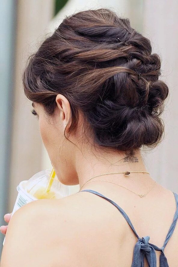 Прическа вверх женская Aveda Theory Hair Salon Plait hair up, Plaits hairstyles, Casual hair updos