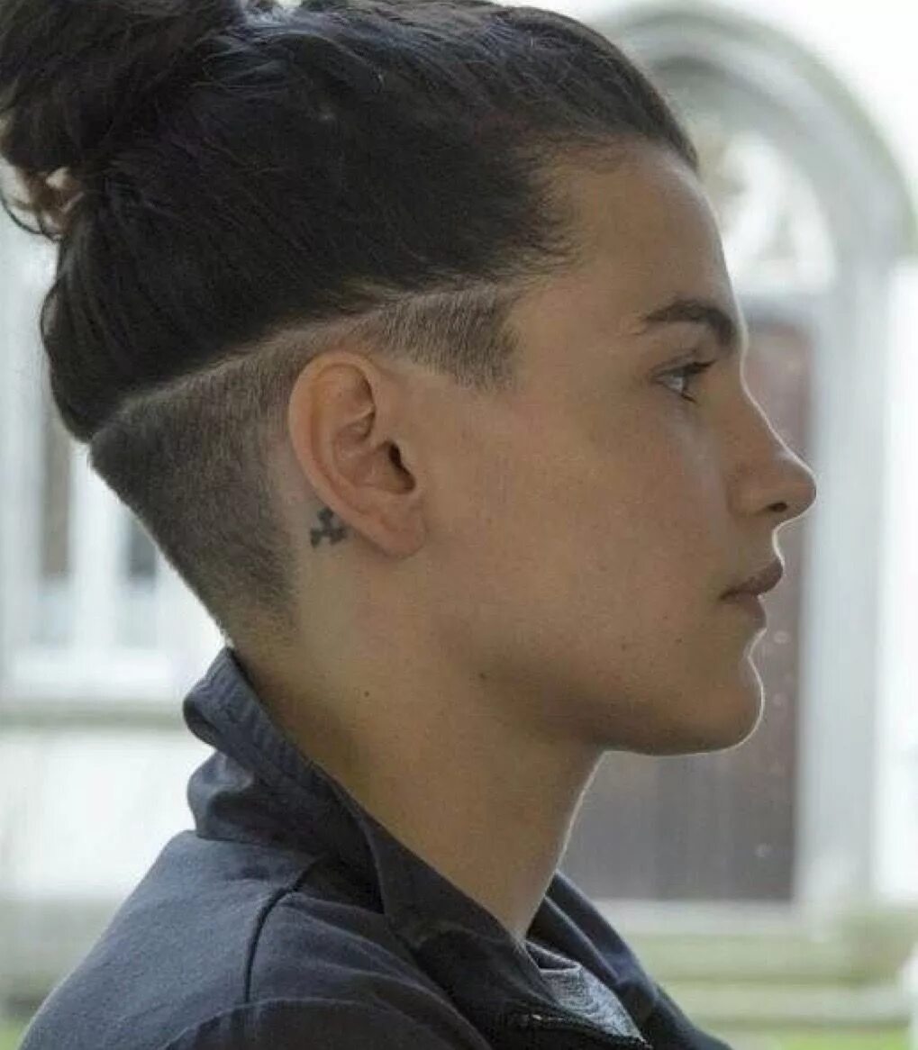 Прическа выбритые виски длинная челка Join the beastie mood @AndrogynousBeast Undercut long hair, Tomboy hairstyles, L