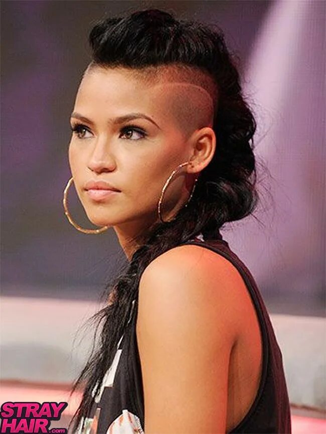 Прическа выбритый висок женская длинные волосы Cassie Undercut long hair, Half shaved hair, Half shaved head hairstyle