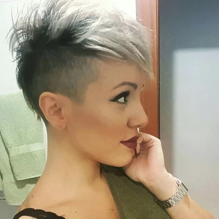 Прическа выбритый висок женская короткая Pin en Short hair Cortes de pelo, Cortes de pelo pixie, Recorte de pelo corto