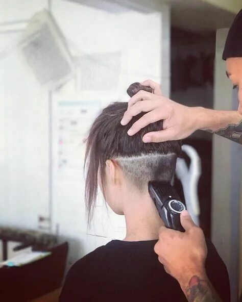 Прическа выбритый затылок мужская Pin on Hair Undercut long hair, Undercut hairstyles, Undercut hair designs